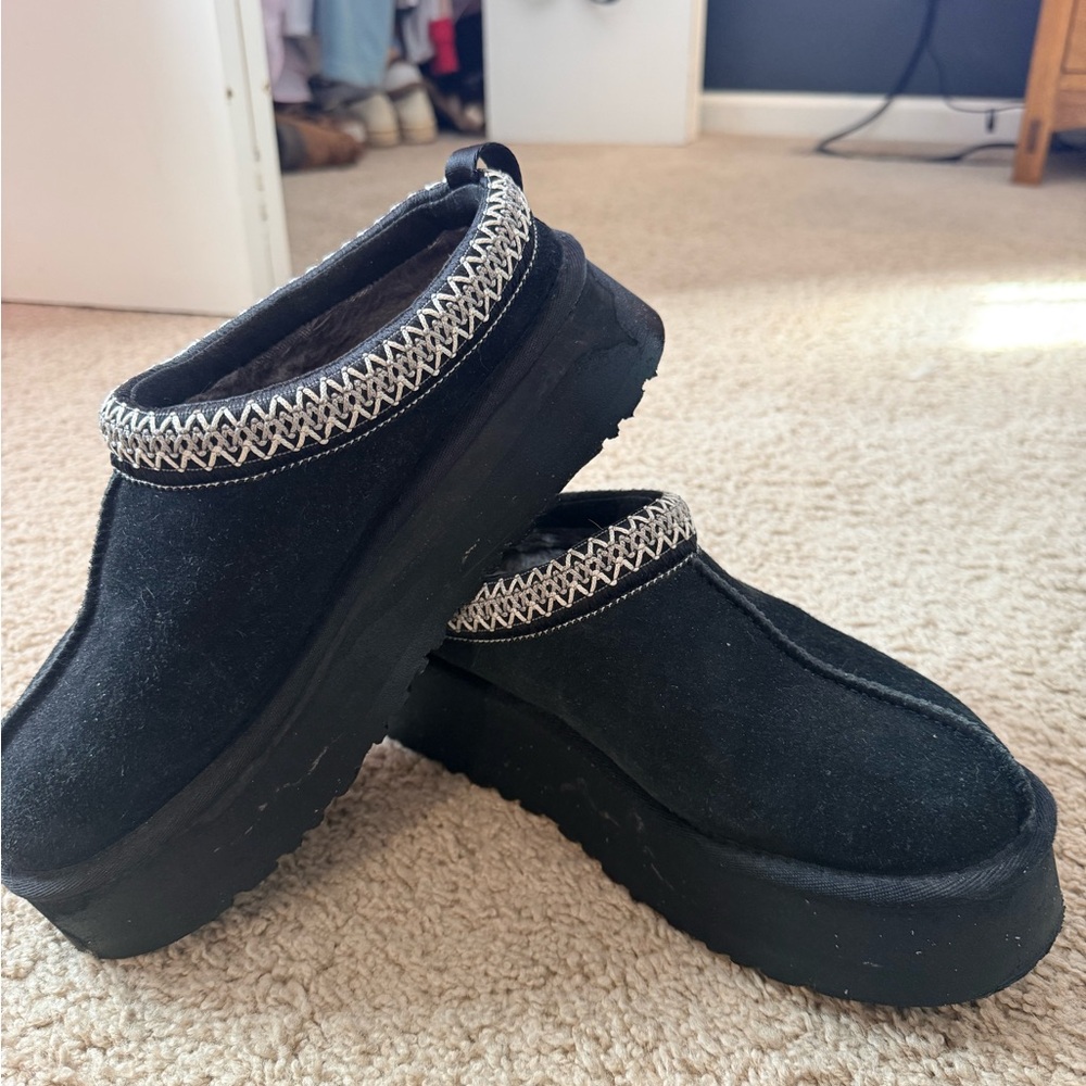 UGG Black Tazz Platfom Slippers